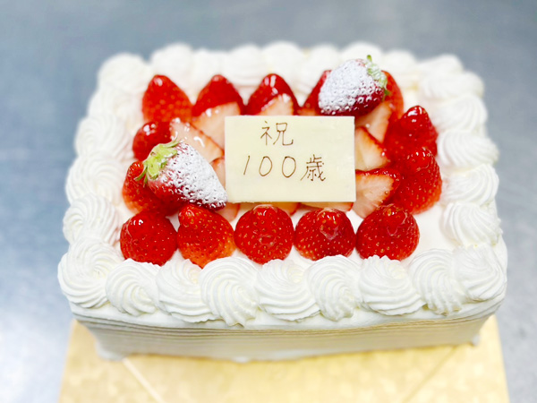 100歳のお祝いケーキ