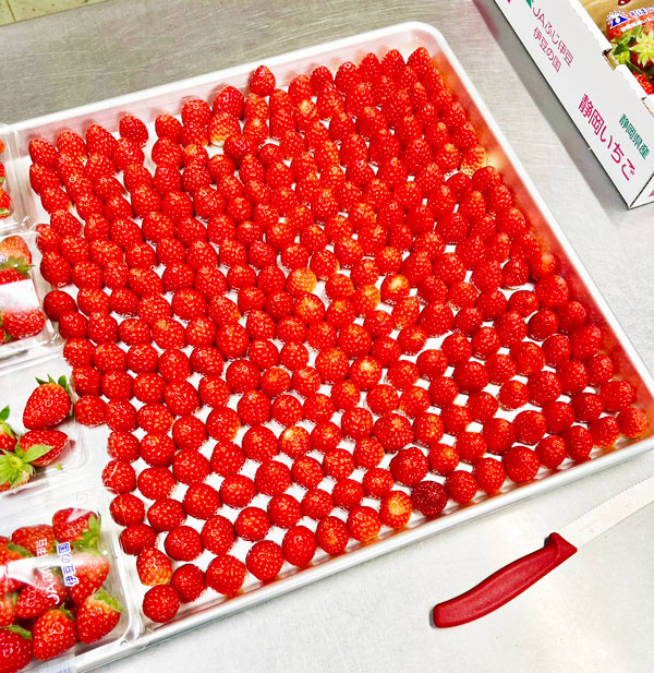今年も良いイチゴが仕入れられました！