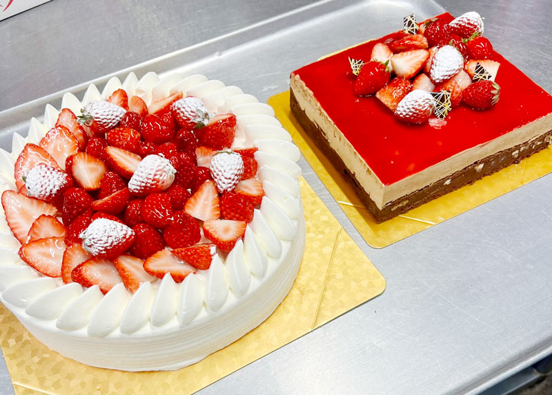 特注ケーキ『ショコラフランボワーズ&生クリームデコレーション大盛りイチゴ』