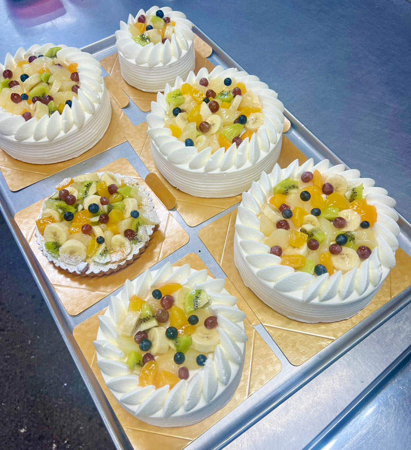 大きなホールケーキ